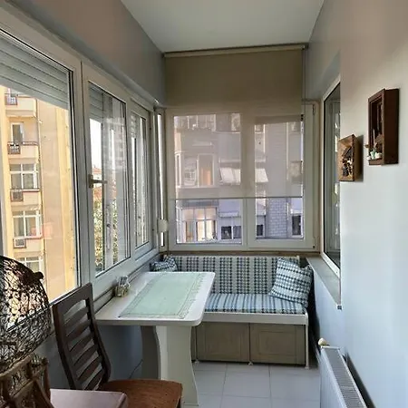 Apartament Kadikoy Kalamis 3+1 Merkezi Asansorlu Genis Daire