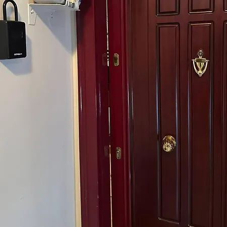 Apartament Kadikoy Kalamis 3+1 Merkezi Asansorlu Genis Daire *