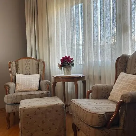 Kadikoy Kalamis 3+1 Merkezi Asansorlu Genis Daire Apartament *